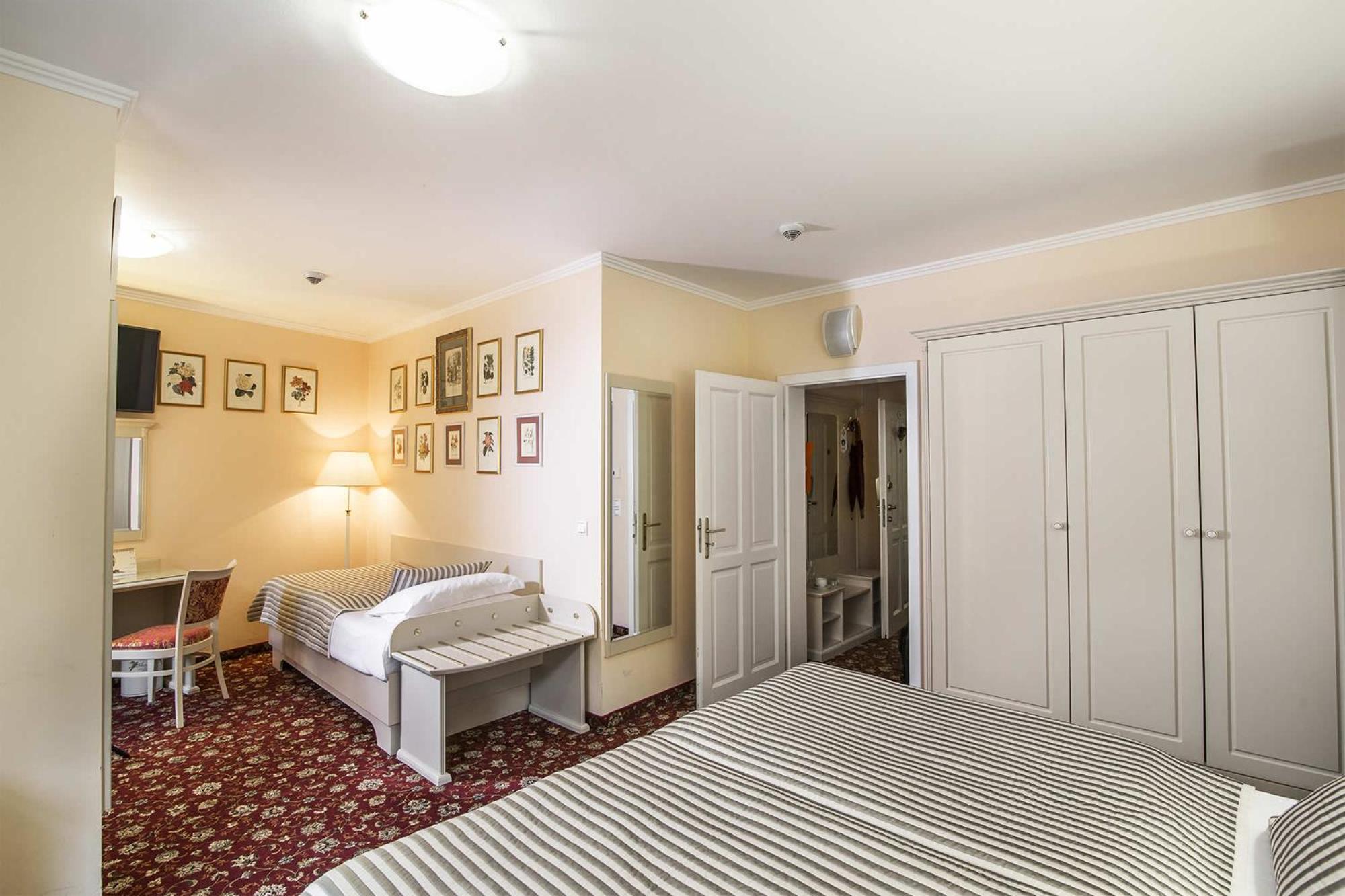 Karlsbad Grande Madonna Hotel ภายนอก รูปภาพ