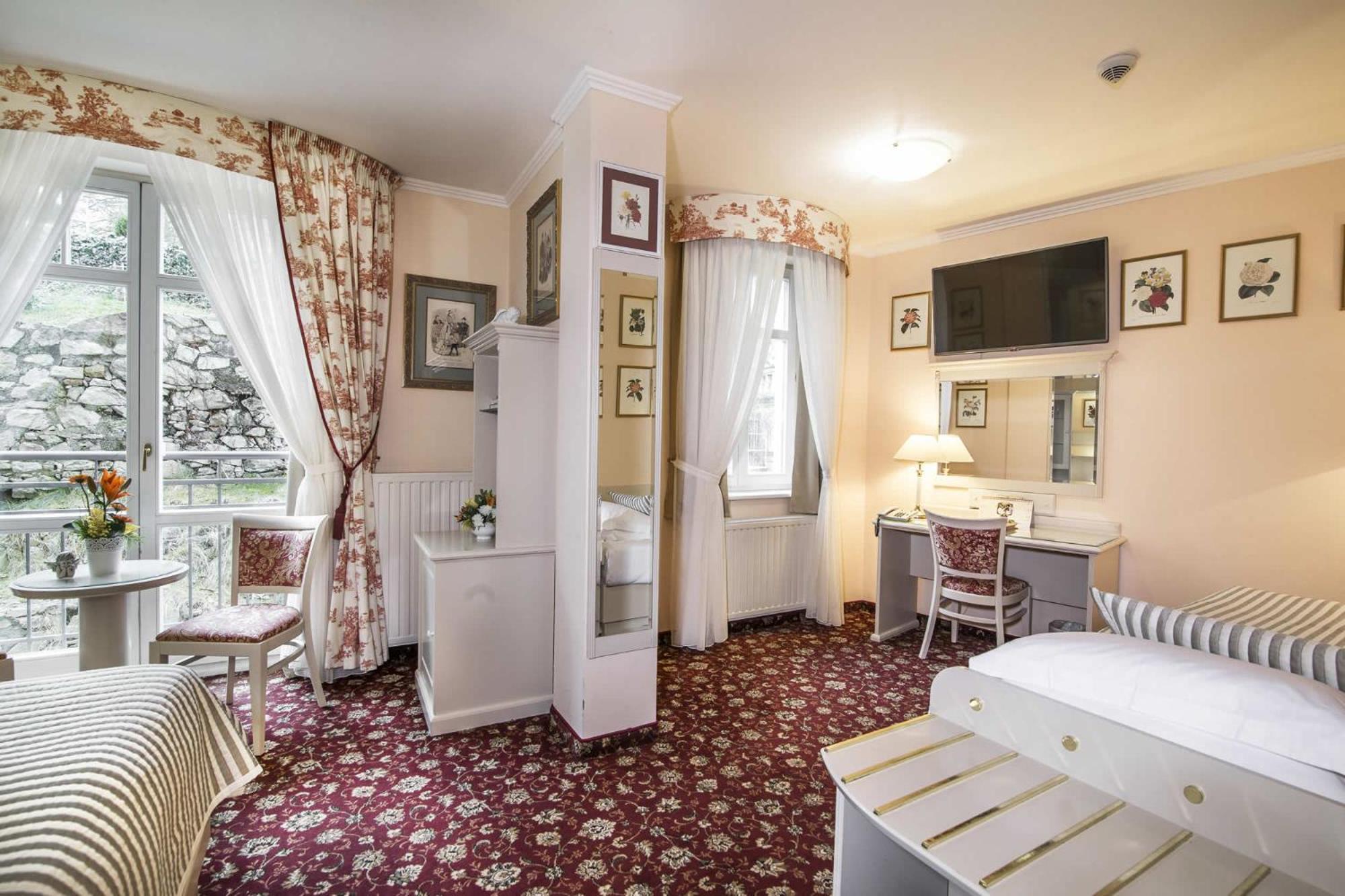Karlsbad Grande Madonna Hotel ภายนอก รูปภาพ