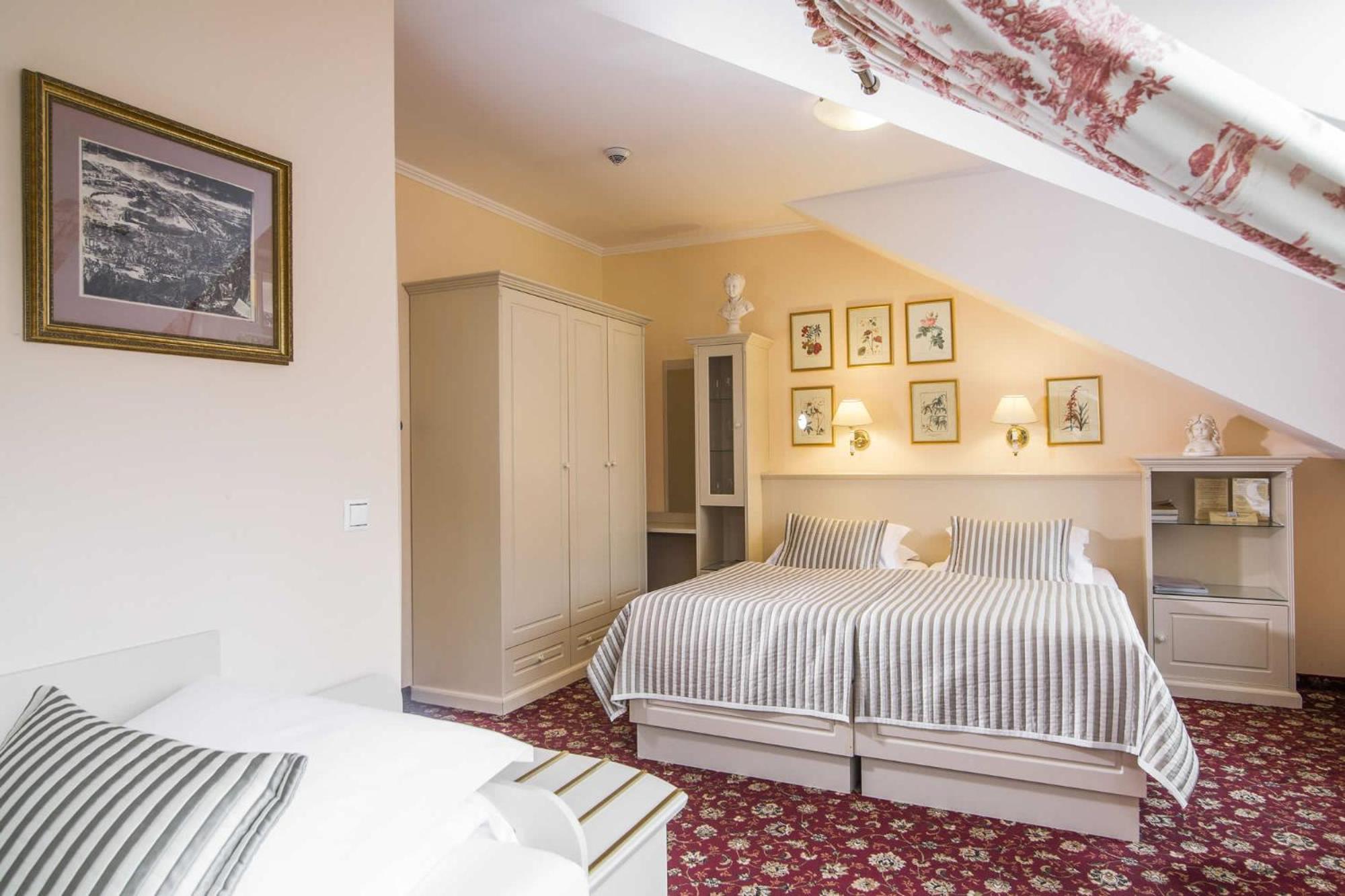 Karlsbad Grande Madonna Hotel ภายนอก รูปภาพ