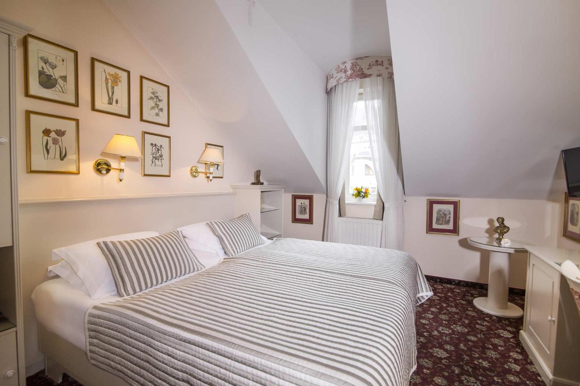 Karlsbad Grande Madonna Hotel ภายนอก รูปภาพ