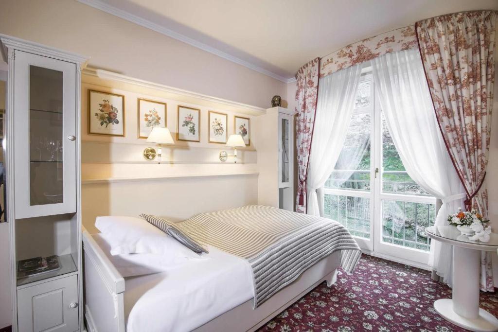 Karlsbad Grande Madonna Hotel ภายนอก รูปภาพ