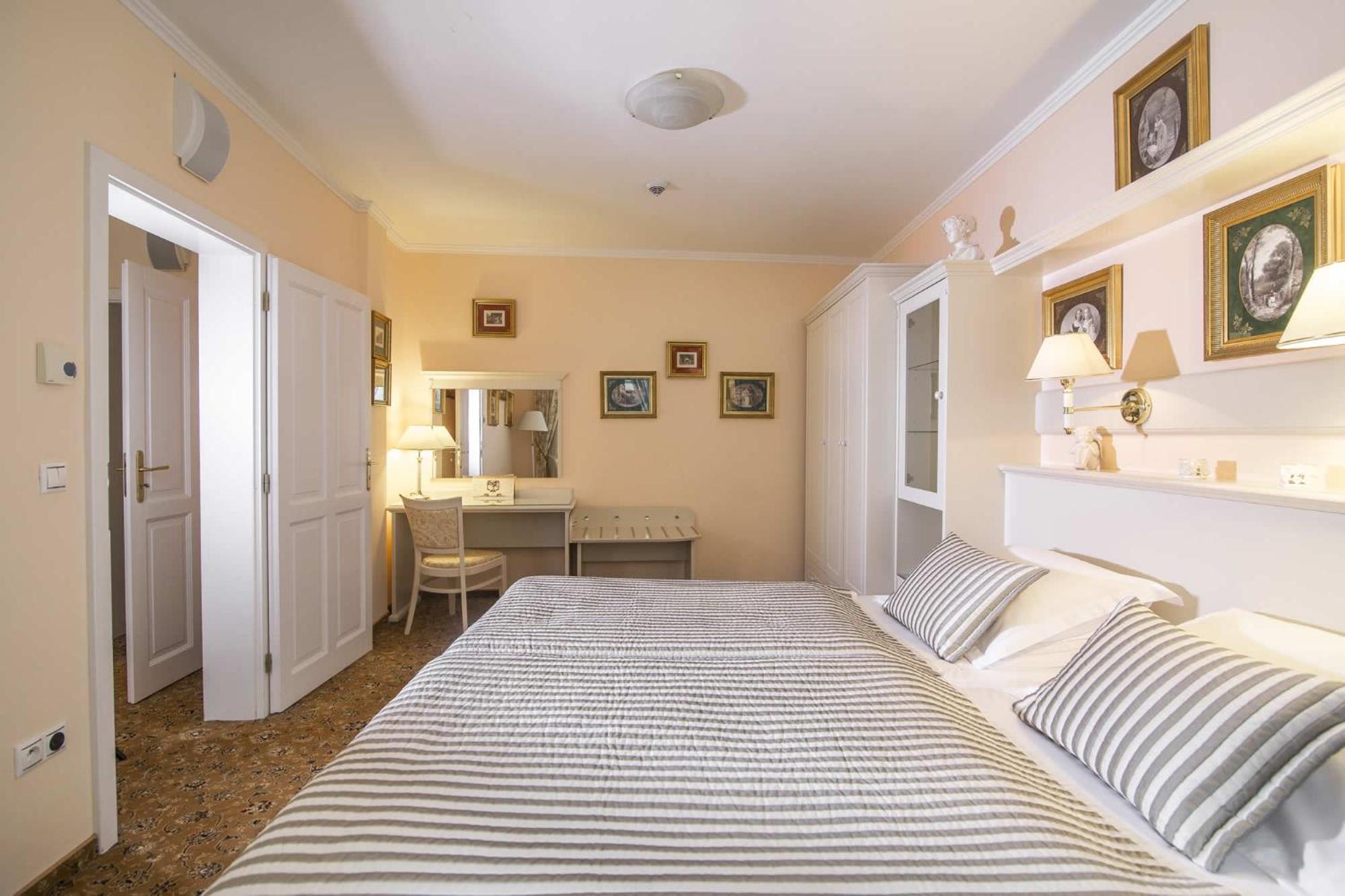 Karlsbad Grande Madonna Hotel ภายนอก รูปภาพ
