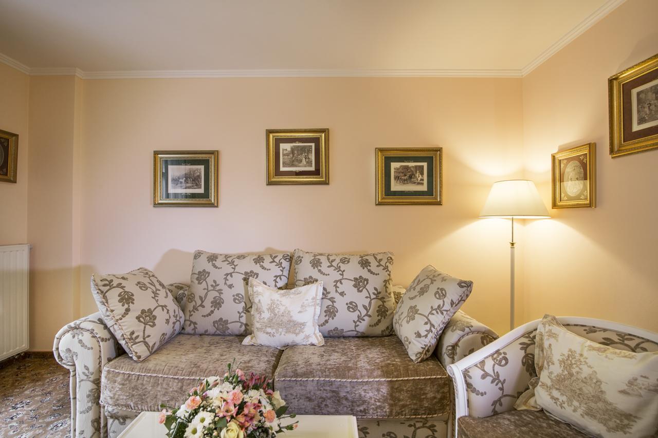 Karlsbad Grande Madonna Hotel ภายนอก รูปภาพ