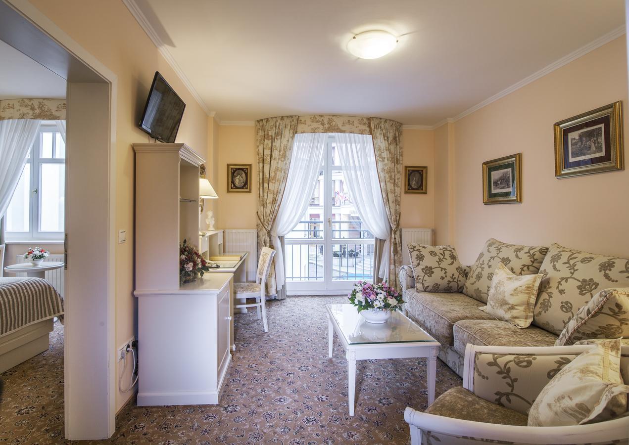 Karlsbad Grande Madonna Hotel ภายนอก รูปภาพ