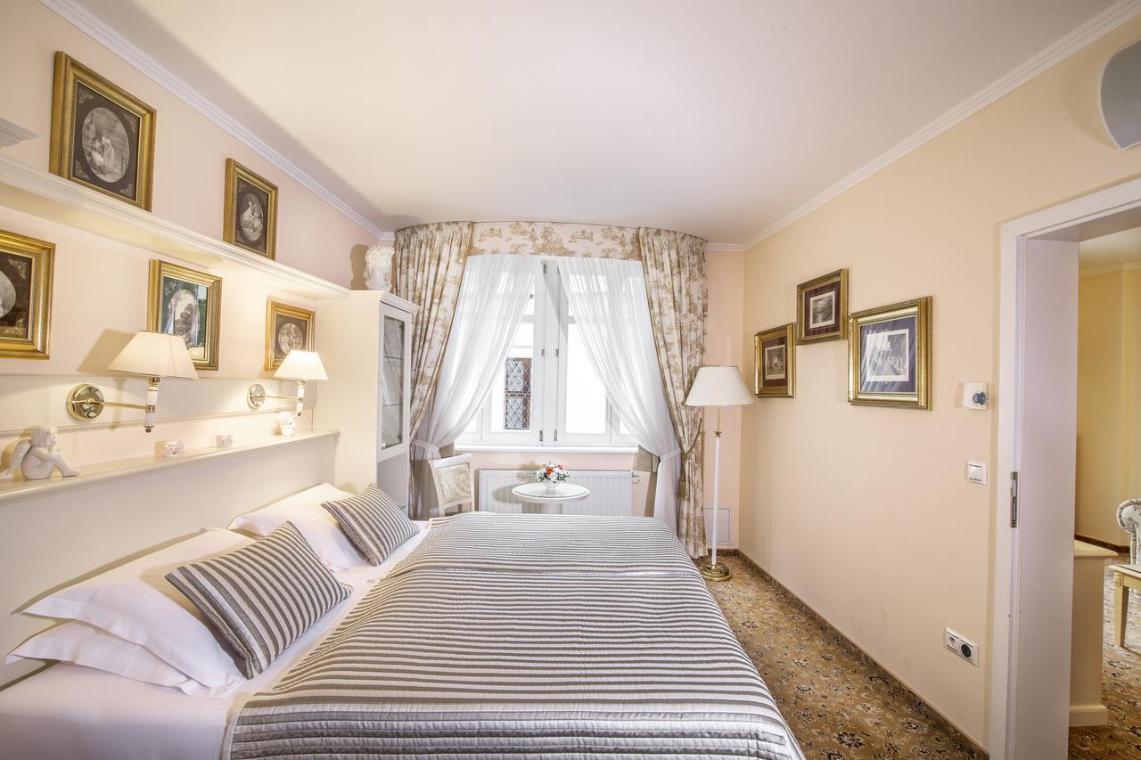 Karlsbad Grande Madonna Hotel ภายนอก รูปภาพ