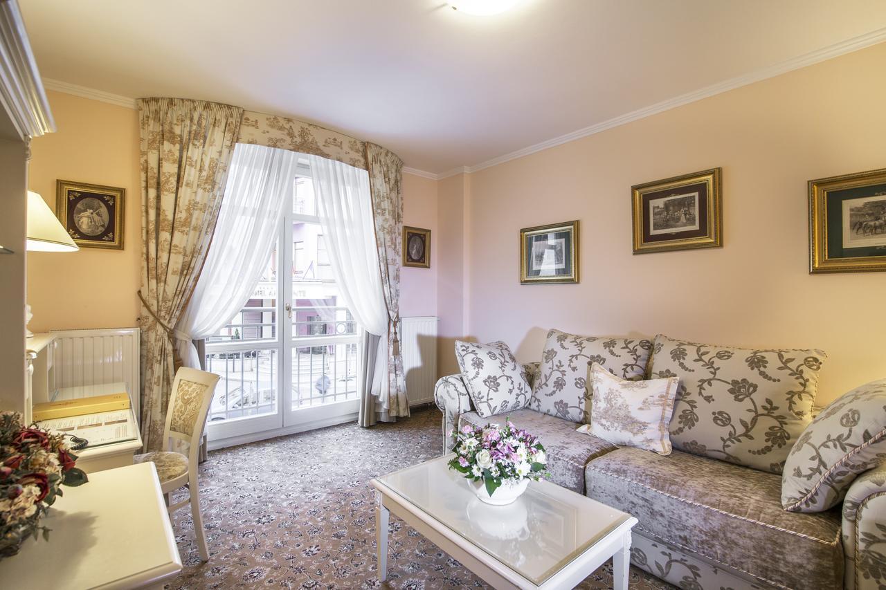 Karlsbad Grande Madonna Hotel ภายนอก รูปภาพ