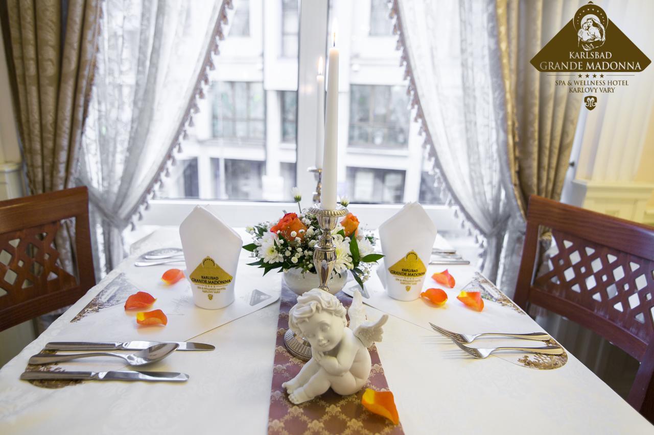 Karlsbad Grande Madonna Hotel ภายนอก รูปภาพ