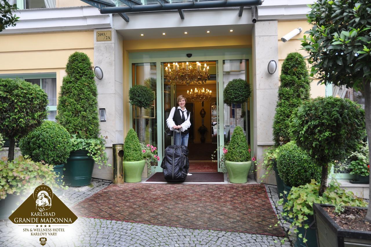 Karlsbad Grande Madonna Hotel ภายนอก รูปภาพ