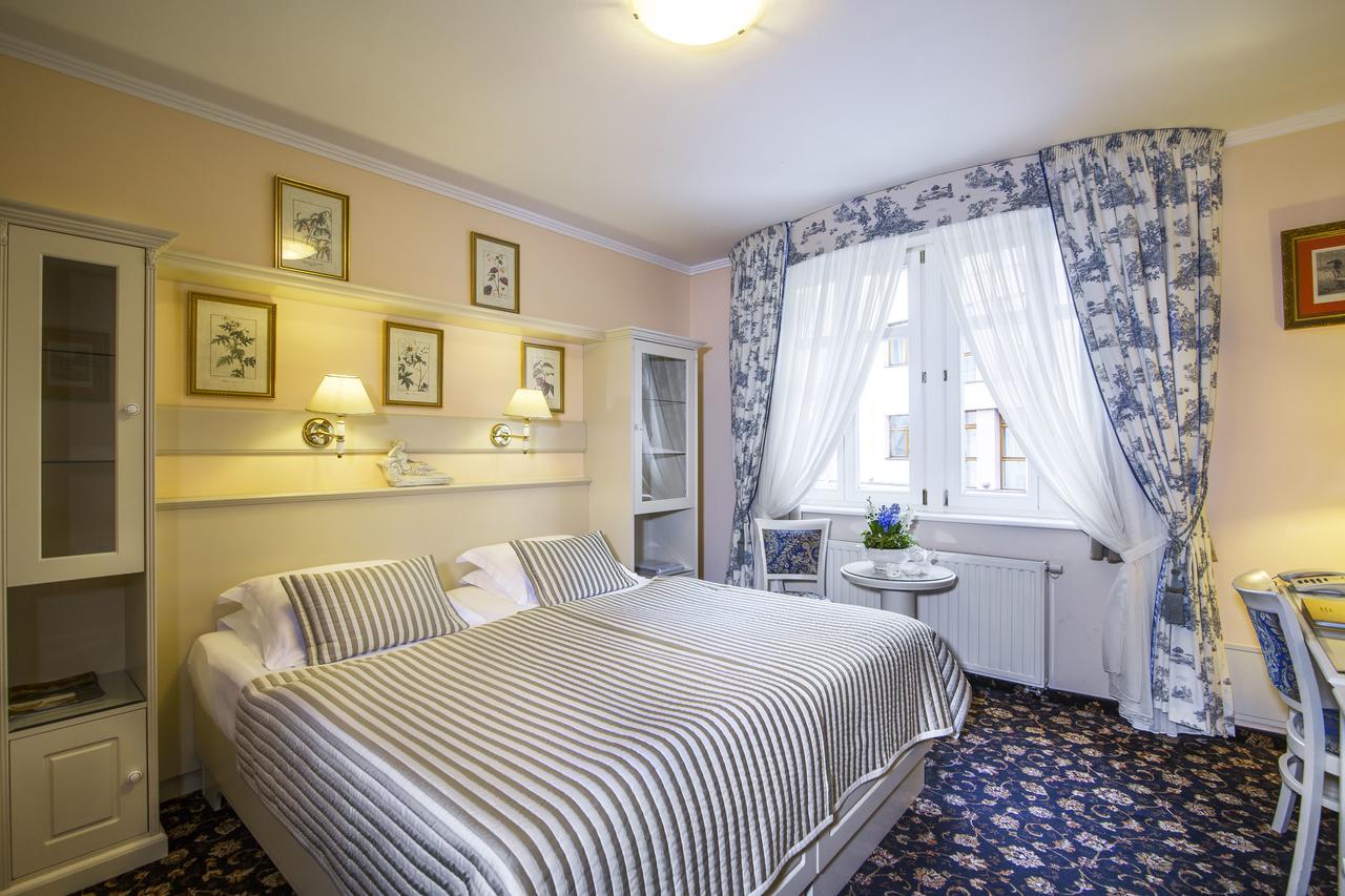 Karlsbad Grande Madonna Hotel ภายนอก รูปภาพ