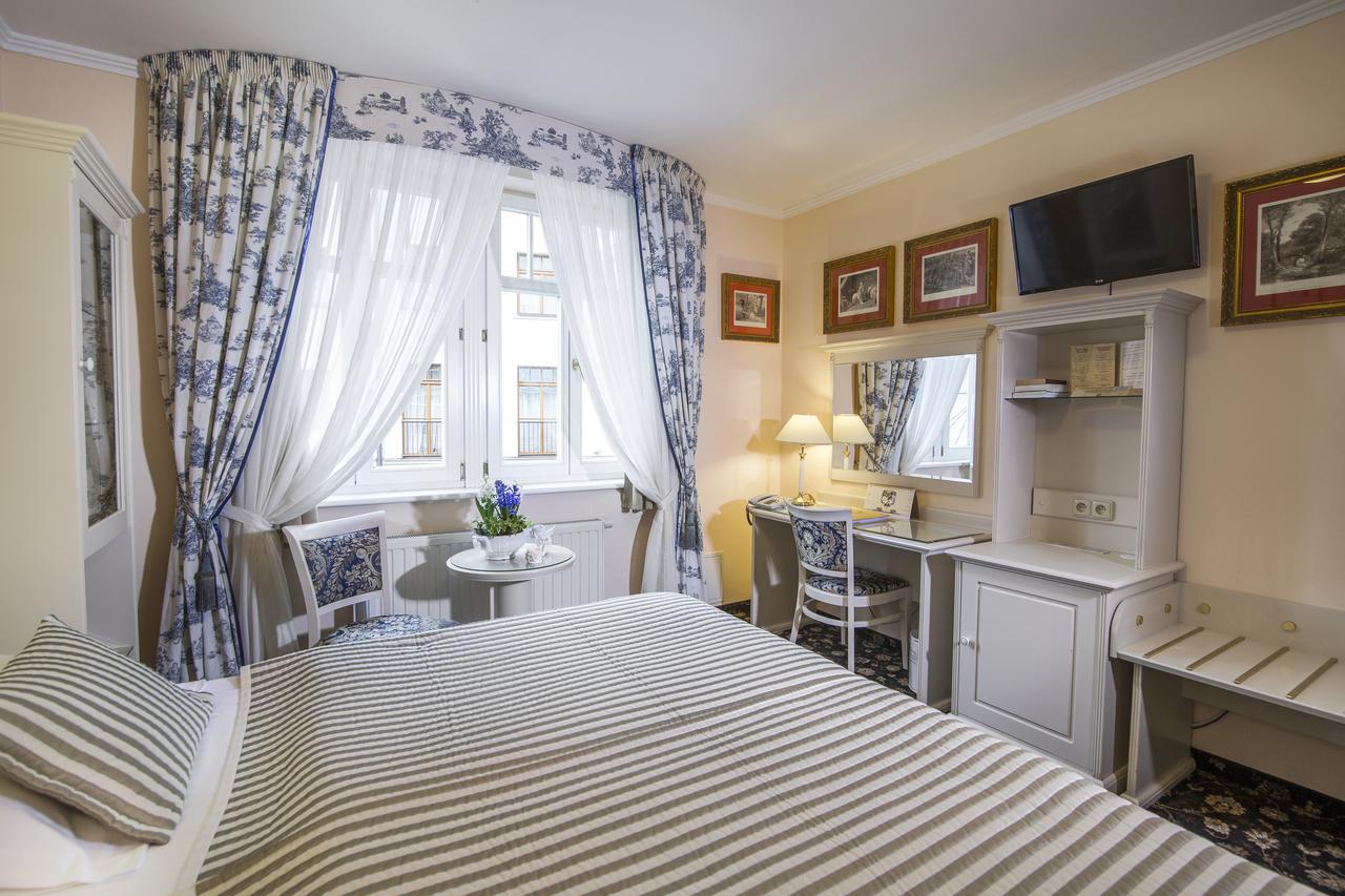 Karlsbad Grande Madonna Hotel ภายนอก รูปภาพ